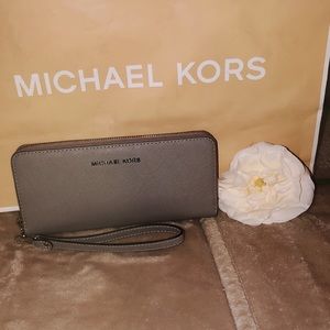 Michael Kors Jet Set Travel Leather Continental